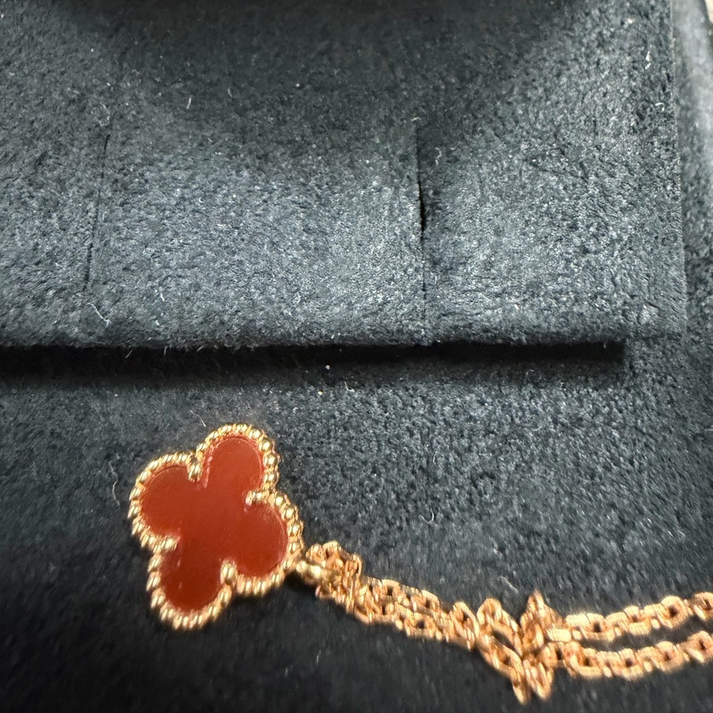 Van Cleef & Arpels Sweet Alhambra Necklace, 18K Rose Gold and Carnelian - Picture 11 of 13